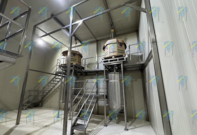 Chimenea industrial en instalación